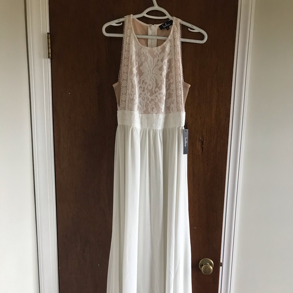 Lulu’s White Lace Maxi